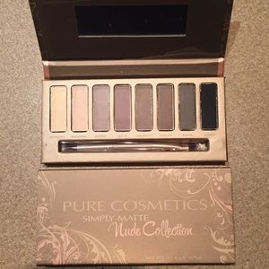 Simply Matte eyeshadow palette - Nude Collection